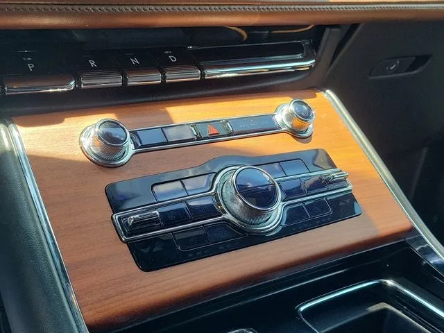 2020 Lincoln Aviator Reserve photo 26