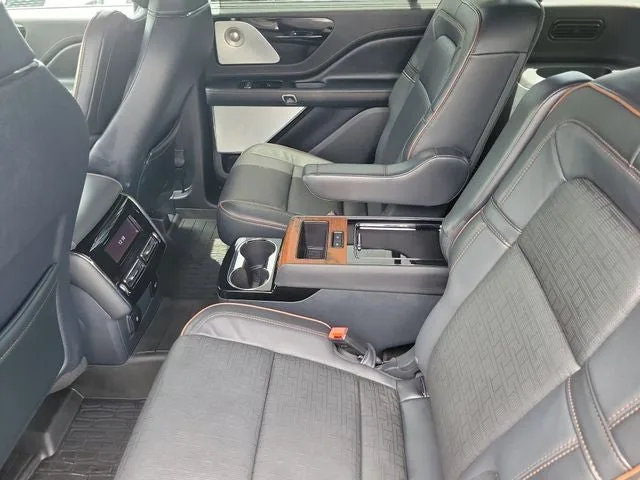 2025 Lincoln Aviator Black Label Premium photo 16