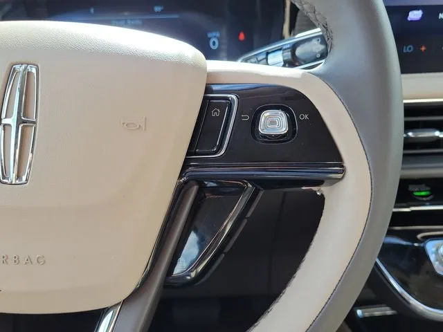 2023 Lincoln Corsair Standard photo 21