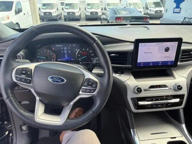 2023 Ford Explorer XLT photo 16