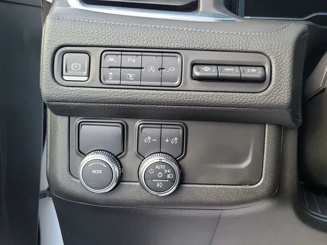2022 GMC Yukon Denali photo 17