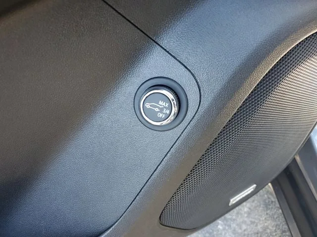 2021 GMC Acadia Denali photo 16