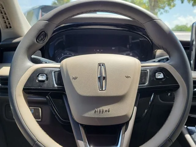 2022 Lincoln Corsair Standard photo 21