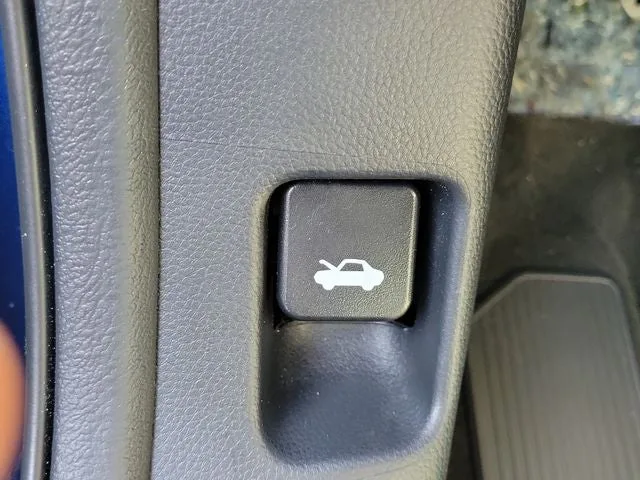 2019 Honda Accord LX photo 18