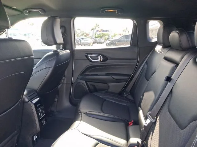 2023 Jeep Compass Latitude photo 6