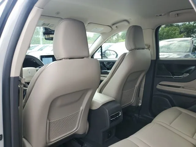 2024 Lincoln Corsair Premiere photo 11