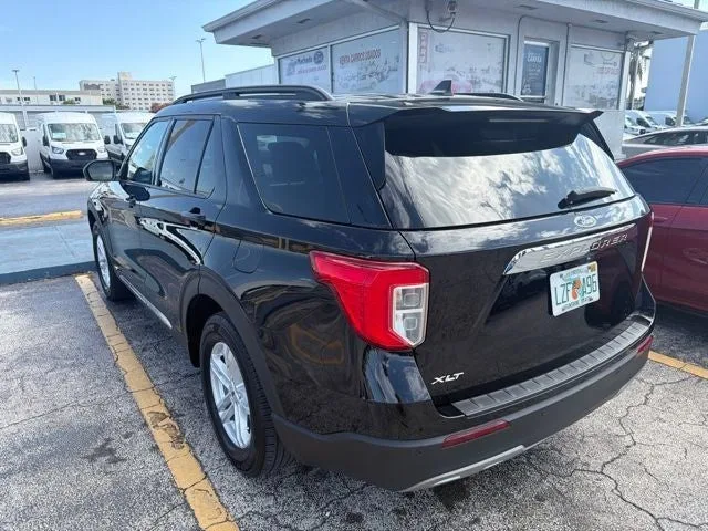 2023 Ford Explorer XLT photo 9