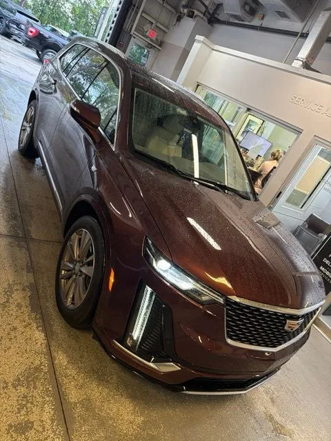 2023 Cadillac XT6 Premium Luxury photo 2