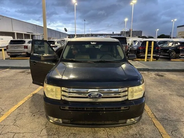 2011 Ford Flex SE photo 2