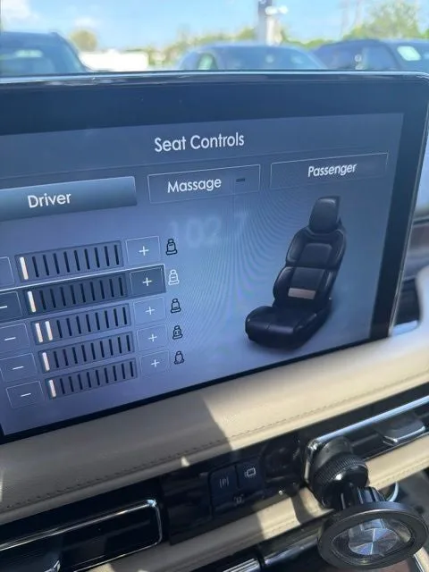 2023 Lincoln Aviator Reserve Premium photo 3