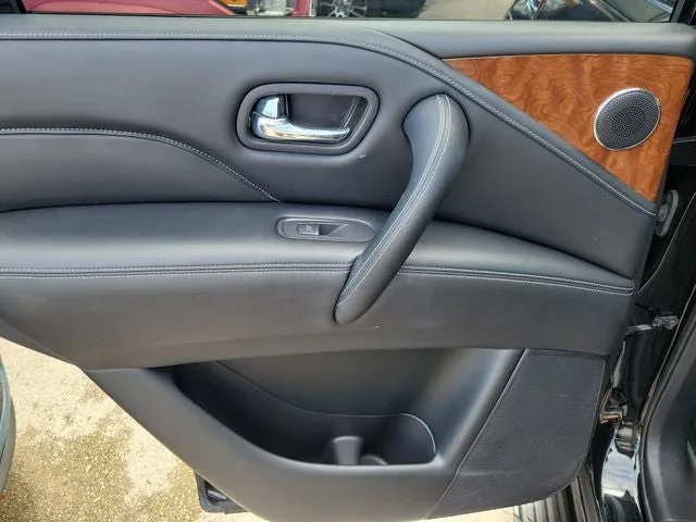 2019 INFINITI QX80 LUXE photo 10