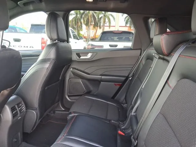 2023 Ford Escape ST-Line photo 8