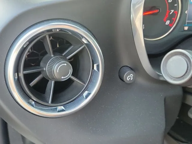 2020 Chevrolet Camaro 1LT photo 14