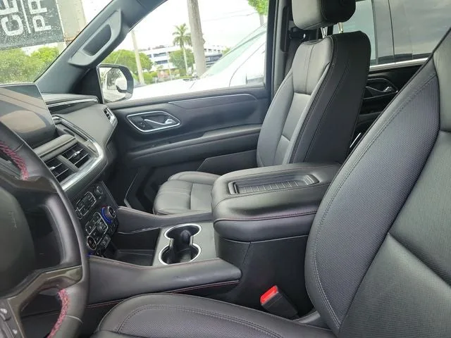 2023 Chevrolet Suburban RST photo 13