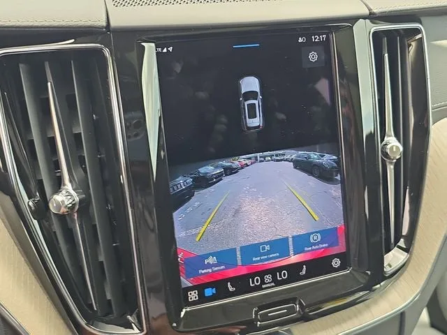 2022 Volvo XC60 B5 Inscription photo 22