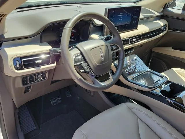 2023 Lincoln Nautilus Standard photo 9