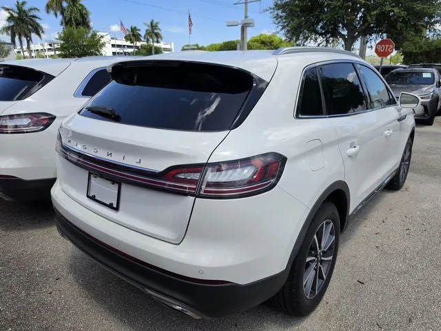 2023 Lincoln Nautilus Standard photo 4
