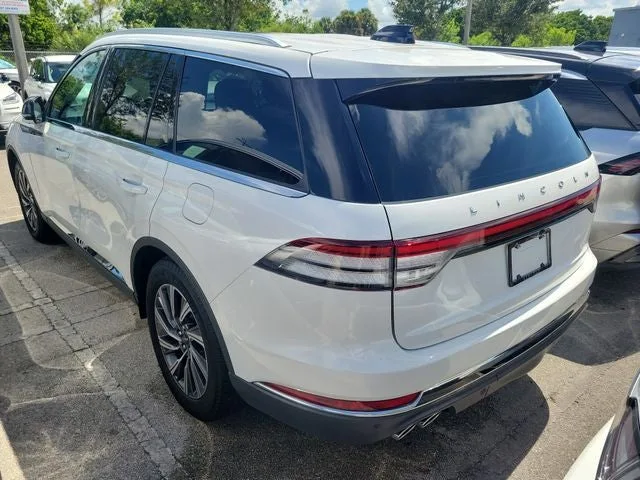 2025 Lincoln Aviator Premiere Premium photo 3