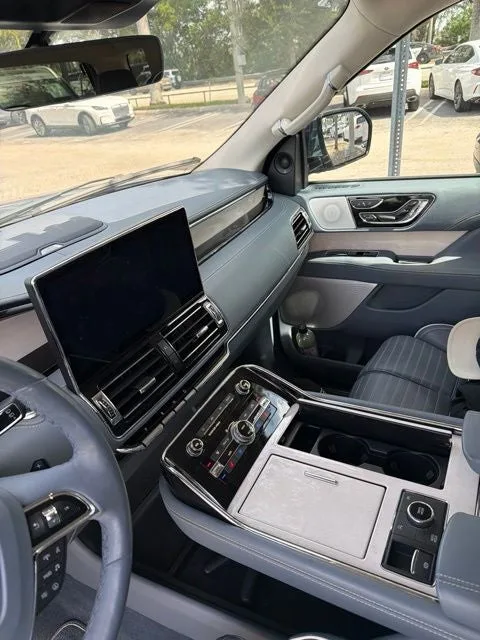 2024 Lincoln Navigator Black Label photo 5