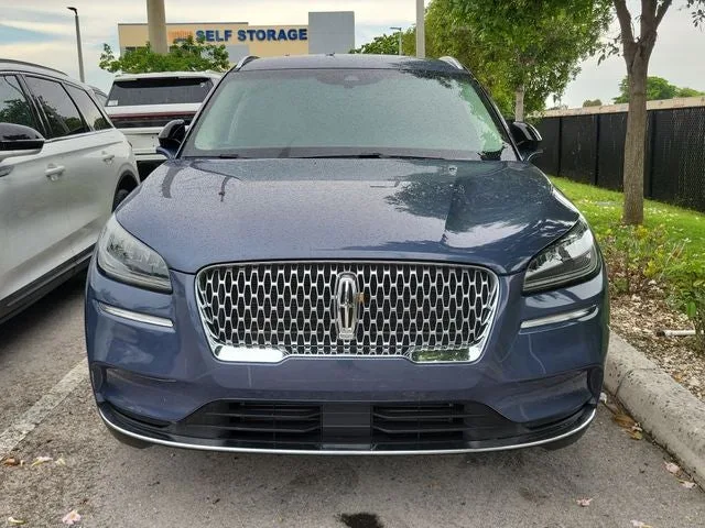 2022 Lincoln Corsair Standard photo 2