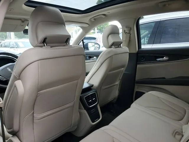 2021 Lincoln Nautilus Standard photo 8