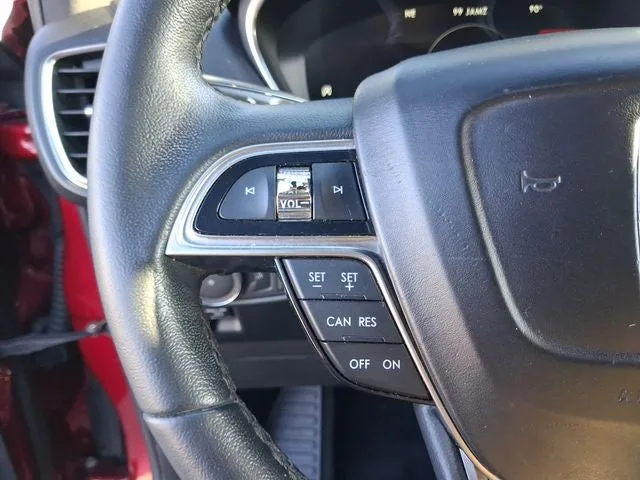 2019 Lincoln Nautilus Standard photo 17