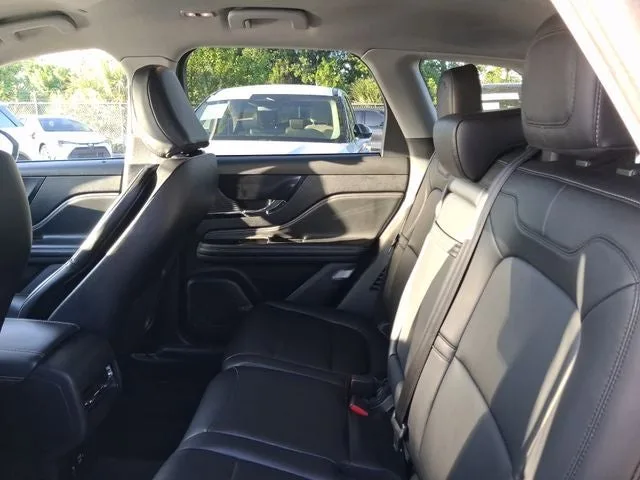 2021 Lincoln Corsair Standard photo 6