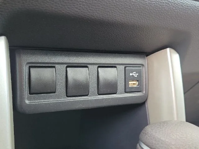 2022 Toyota Corolla Cross LE photo 23