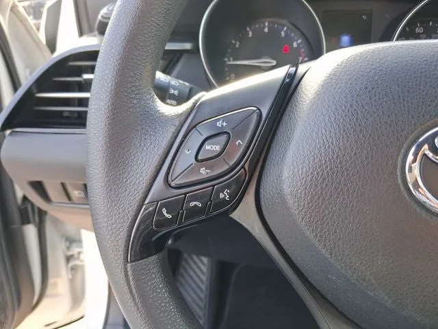 2019 Toyota C-HR LE photo 17