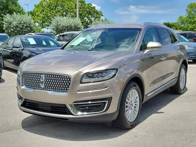 2019 Lincoln Nautilus Standard photo 3