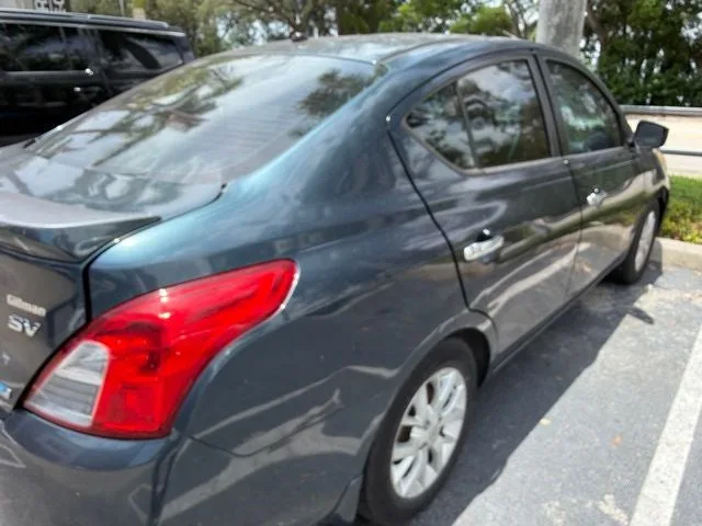2016 Nissan Versa 1.6 SV photo 2