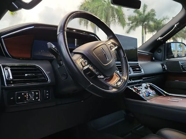 2024 Lincoln Navigator Premiere photo 8