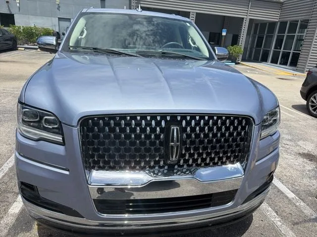 2022 Lincoln Navigator L Black Label photo 5
