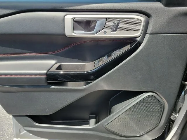 2023 Ford Explorer ST-Line photo 14