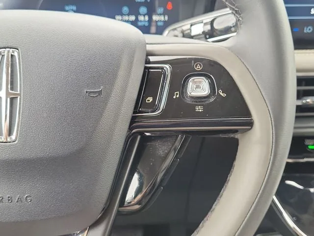 2023 Lincoln Corsair Standard photo 22