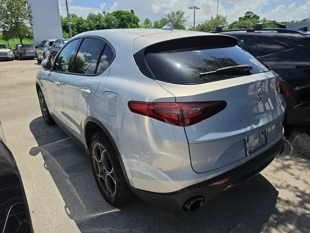 2023 Alfa Romeo Stelvio Sprint photo 3
