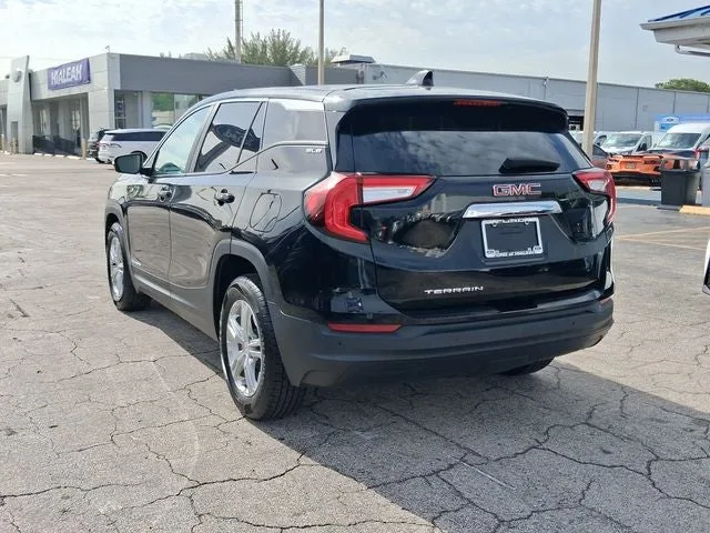2022 GMC Terrain SLE photo 3