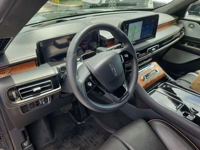 2025 Lincoln Aviator Black Label Premium photo 23