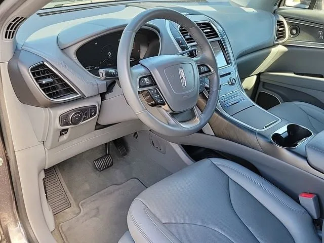 2019 Lincoln Nautilus Reserve photo 8