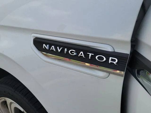 2022 Lincoln Navigator L Reserve photo 8