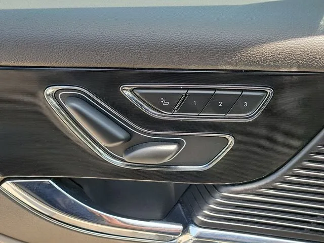 2022 Lincoln Corsair Standard photo 16