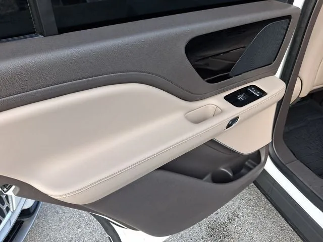 2020 Lincoln Aviator Standard Premium photo 9