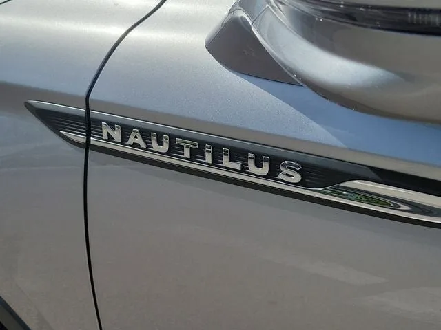 2021 Lincoln Nautilus Reserve photo 8