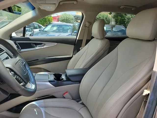 2019 Lincoln Nautilus Standard photo 12