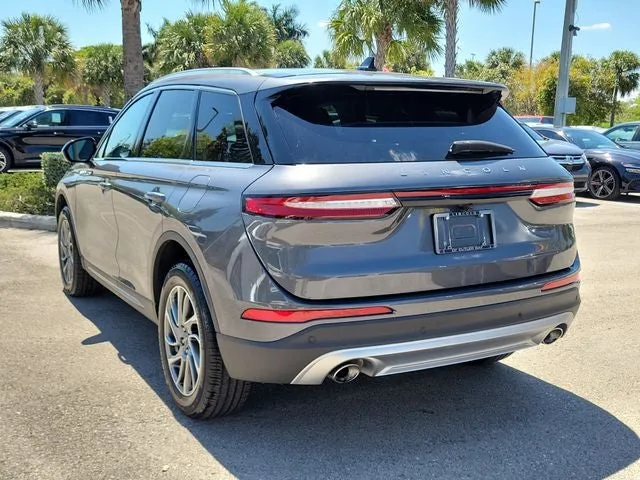 2022 Lincoln Corsair Standard photo 4