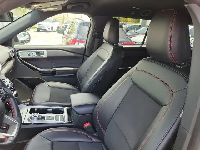 2023 Ford Explorer ST-Line photo 8