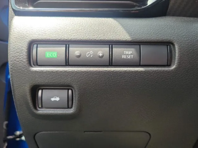 2025 Nissan Sentra SR photo 14
