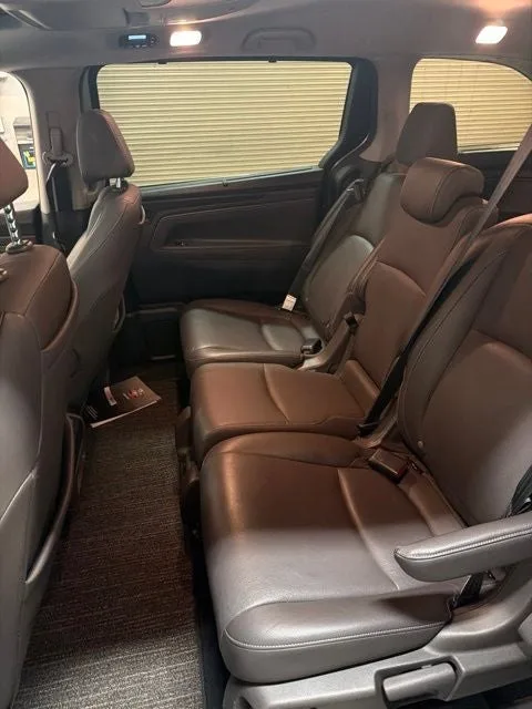2022 Honda Odyssey Touring photo 5