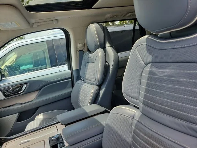 2024 Lincoln Navigator Black Label photo 16