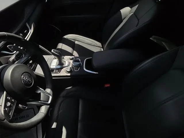 2023 Alfa Romeo Stelvio Sprint photo 13